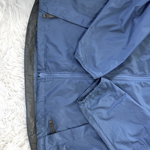 The North Face Lightweight Rain Jacket - Picture 3 of 9